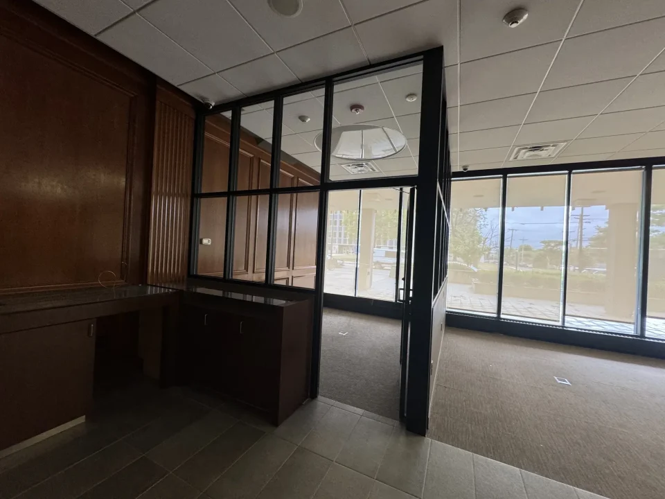 glass partition installation